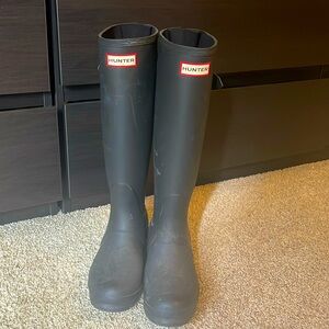 Hunter boots-Black size 6 (fit like a 6.5/7), worn twice.